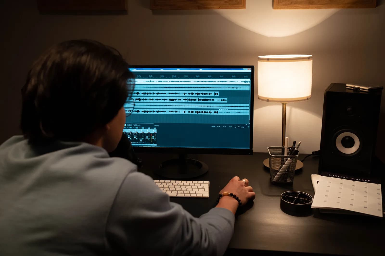 An audio waveform on a computer screen during editing, representing file transcription